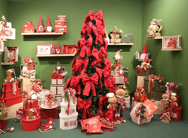 3 vetrina rosso verde per sito natale 2025 3 vetrina rosso verde per sito natale 2025